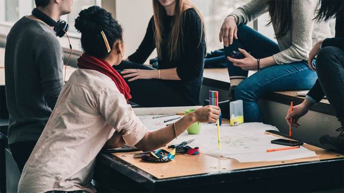 Soziale Fähigkeiten verbessern trotz Introversion